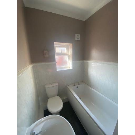 36 Raby Terrace bathroom.jpg