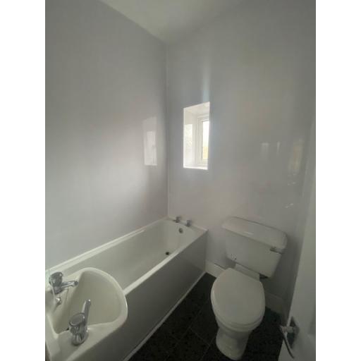 32 John Street Bathroom complete.jpg