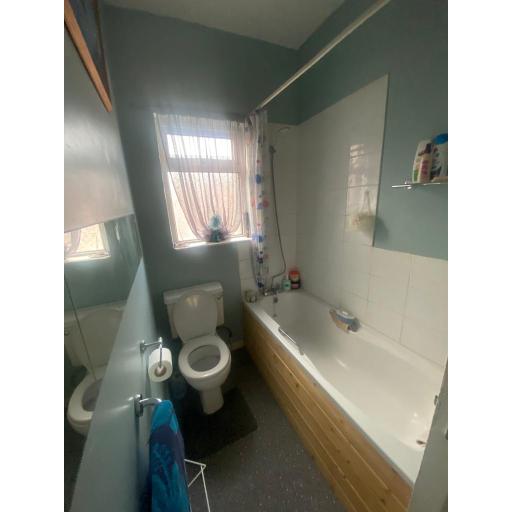 8 Kitchener Terrace Bathroom.jpg