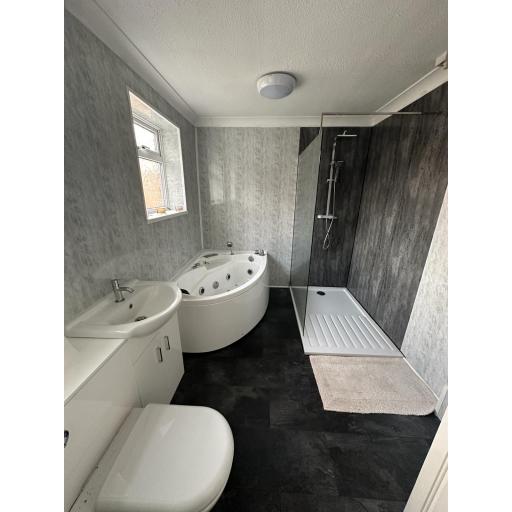 High yielding tenanted property in County Durham  (2) BATHROOM.jpg