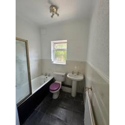 19 Coronation Terrace Bathroom.jpg