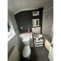 6 Pearl Street bathroom.jpg