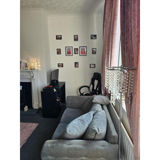 4 Ford Terrace - Living Room 1.jpg