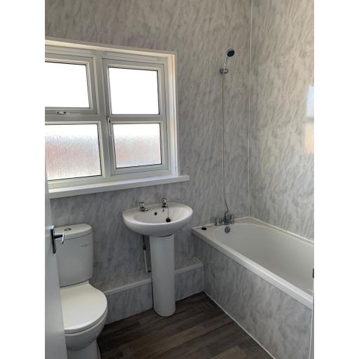 High yielding property – Refurbished bathroom (2).jpg