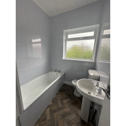 9 Linden Terrace bathroom.jpg