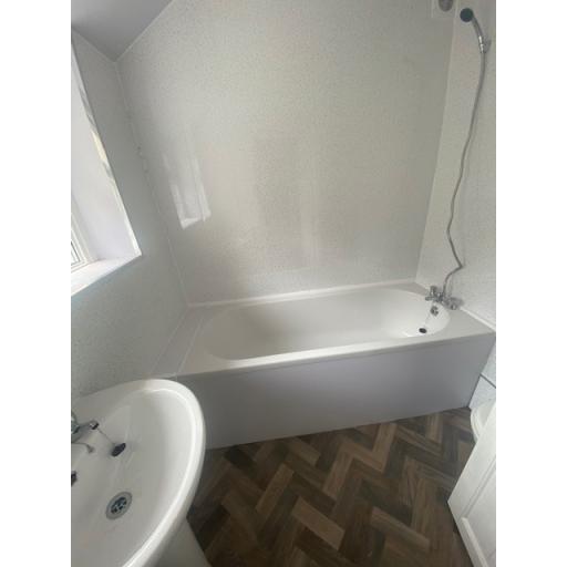 27 Stephen Street Bathroom.jpg