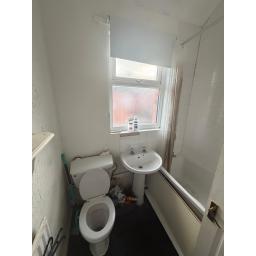 Davy Street 52 Bathroom.jpg