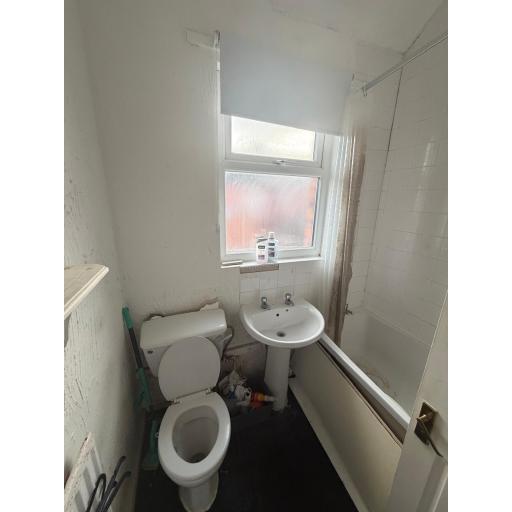 Davy Street 52 Bathroom.jpg