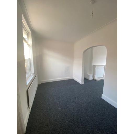 High yielding investment property – Refurbished dining area (2).jpg