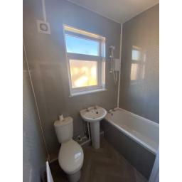 29 Rennie Street Bathroom.jpg