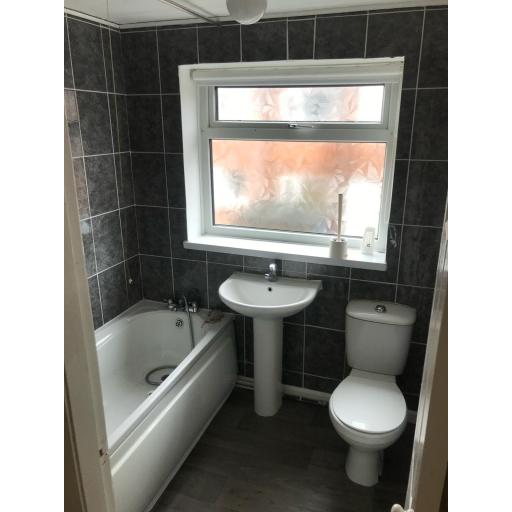 55 Queen Street bathroom.jpg