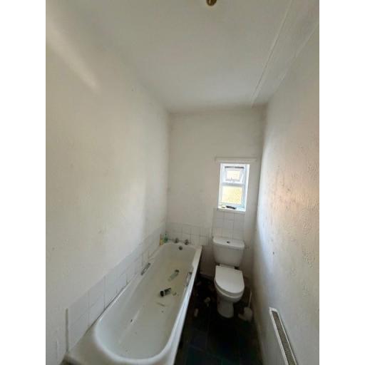 10a commercial Street Bathroom.jpg