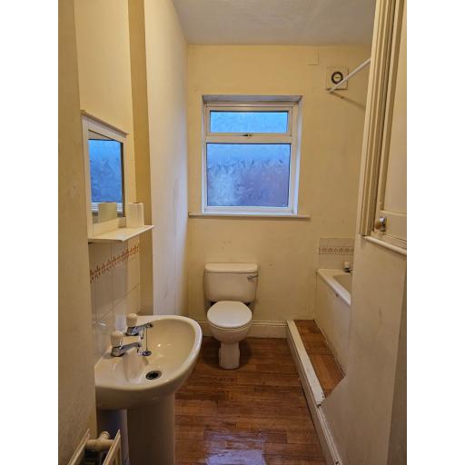 15 South View Bathroom.jpg