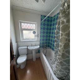 8 South View Bathroom.jpg