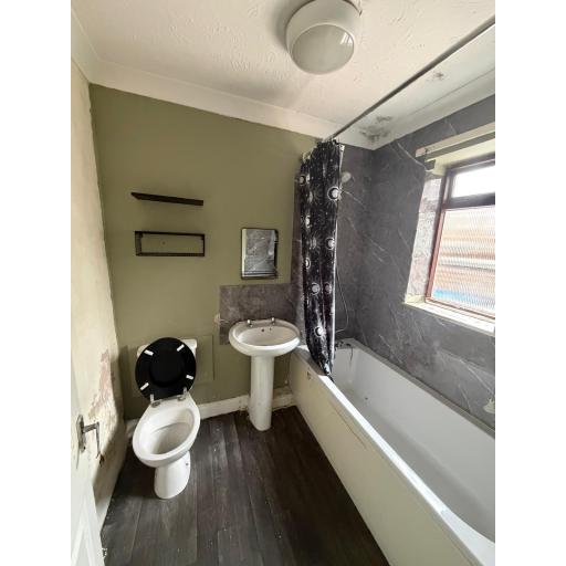 Barrington Terrace - Bathroom.jpg