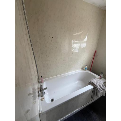 Barwick St 18 - Bathroom.jpg