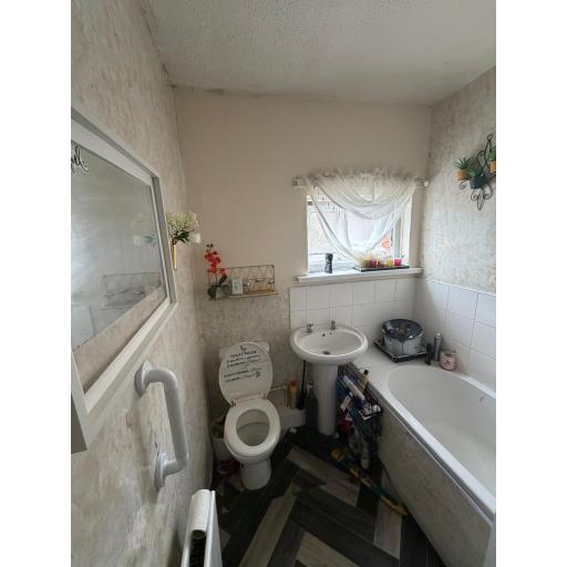 Dennison Terrace - Bathroom.jpg