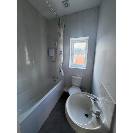 27 Dale St -  Bathroom.jpg